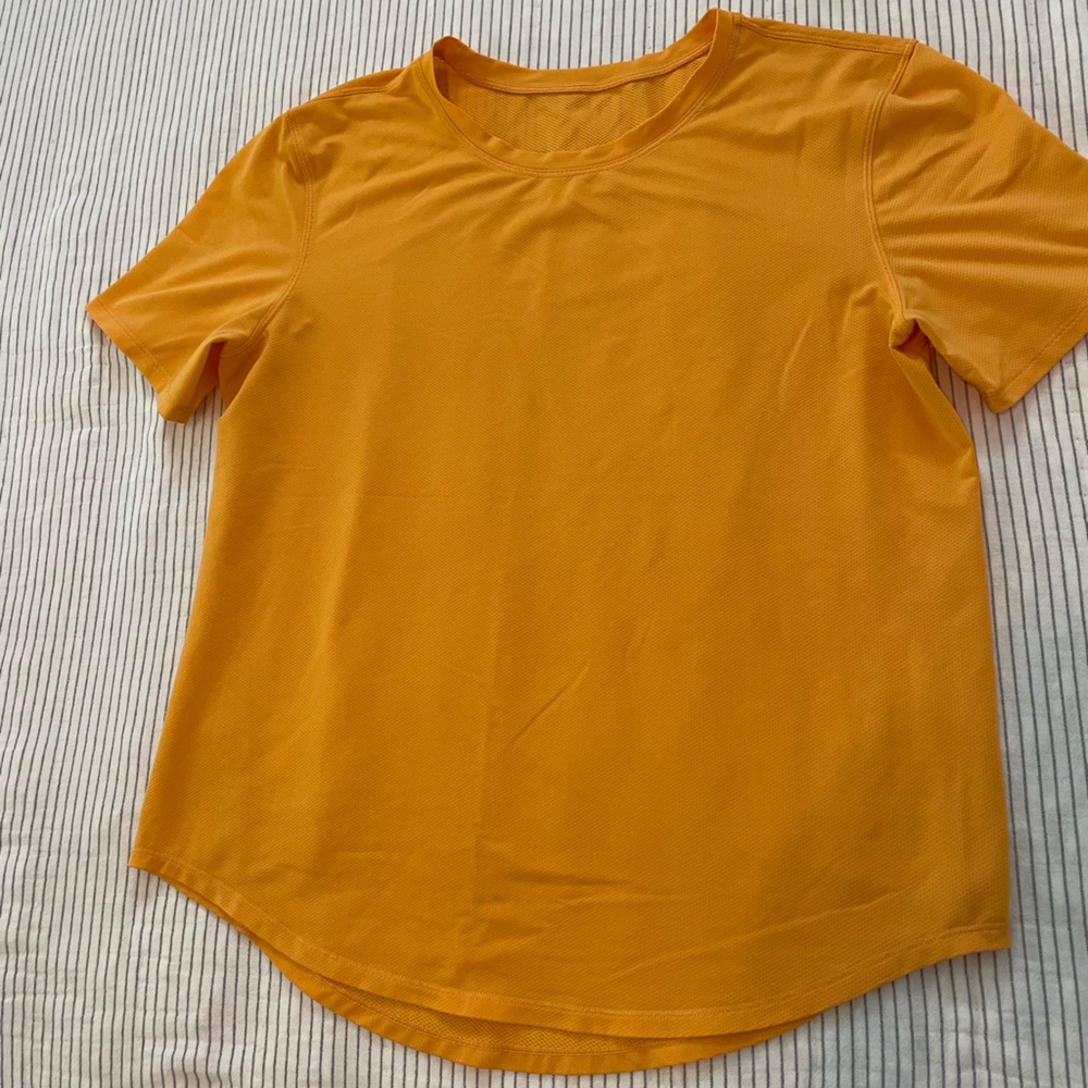 Womens Lululemon T-shirt